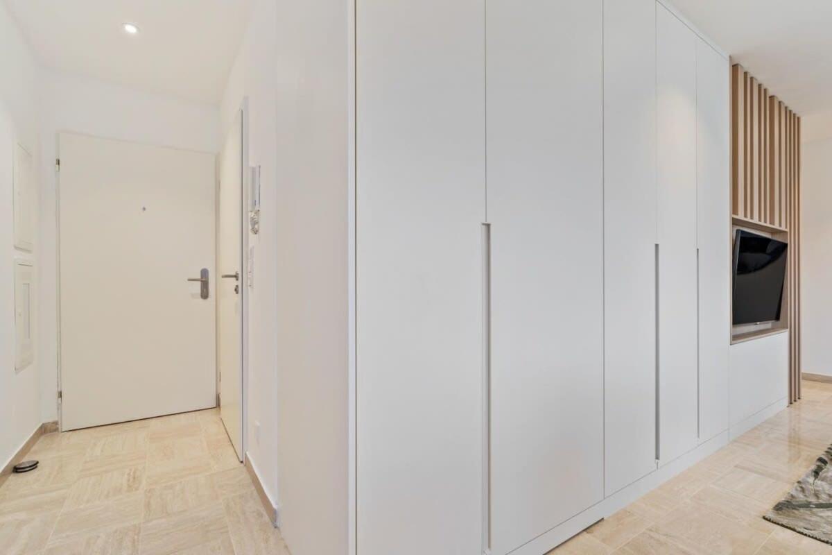 Modern Studio With King Bed, Walk To Attractions Люксембург Екстериор снимка