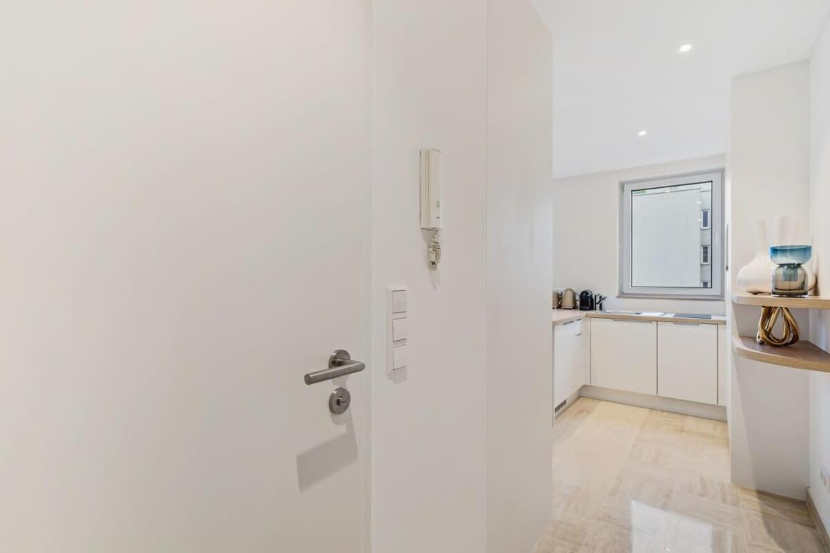 Modern Studio With King Bed, Walk To Attractions Люксембург Екстериор снимка