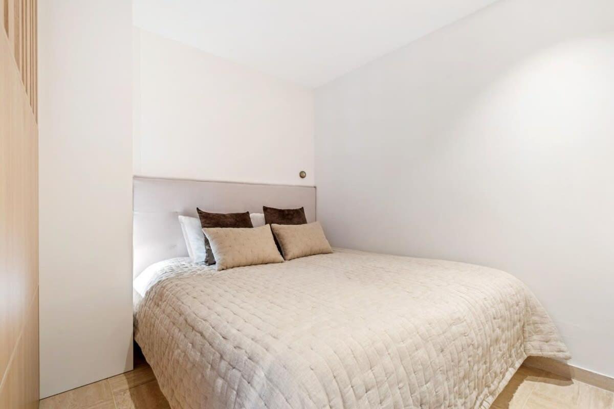 Modern Studio With King Bed, Walk To Attractions Люксембург Екстериор снимка