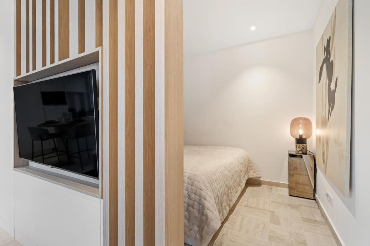 Modern Studio With King Bed, Walk To Attractions Люксембург Екстериор снимка