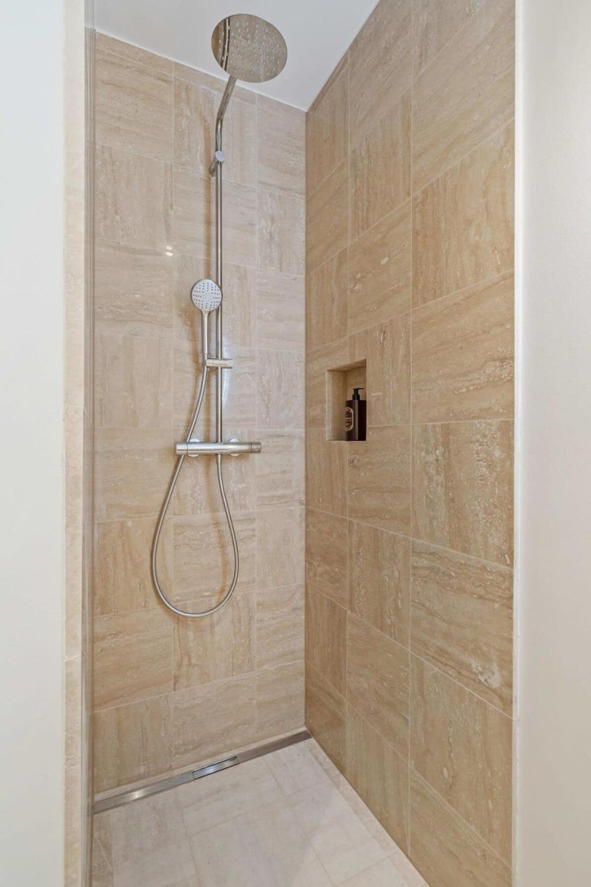 Modern Studio With King Bed, Walk To Attractions Люксембург Екстериор снимка